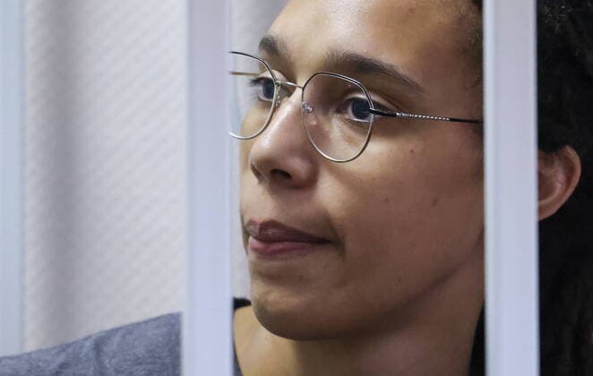 Entertainment Bilder des Tages MOSCOW REGION, RUSSIA - AUGUST 4, 2022: US Olympic basketball champion Brittney Griner who is on trial on drug smuggling charges, appears for a hearing at the Khimki Municipal Court in the town of Khimki, northeast of Moscow. Griner was placed into custody till December 20 over an alleged attempt to smuggle cannabis oil into Russia through Sheremetyevo Airport. Anton Novoderezhkin TASS  TS13CEE9