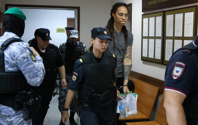 MOSCOW REGION, RUSSIA - AUGUST 4, 2022: US Olympic basketball champion Brittney Griner (R back) who is on trial on drug smuggling charges, appears for a hearing at the Khimki Municipal Court in the town of Khimki, northeast of Moscow. Griner was placed into custody till December 20 over an alleged attempt to smuggle cannabis oil into Russia through Sheremetyevo Airport. Anton Novoderezhkin TASS  TS13CF48