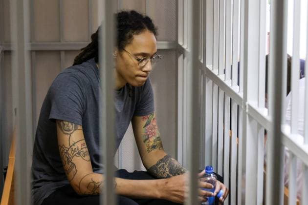 Bilder des Jahres 2022, News 08 August News Themen der Woche KW31 News Bilder des Tages MOSCOW REGION, RUSSIA - AUGUST 4, 2022: US Olympic basketball champion Brittney Griner attends the verdict announcement at the Khimki Municipal Court in the town of Khimki, northeast of Moscow. Griner has been found guilty of smuggling and possession of drugs and sentenced to nine years in prison. Anton Novoderezhkin TASS  TS13CFBA