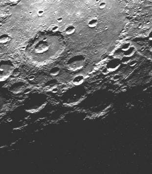 As NASA s Mariner 10 passed by Mercury on its second encounter with the planet on Sept. 21, 1974, this picture of a large circular (350 kilometer, 220 mile diameter) basin was obtained near the morning terminator. Copyright: xpiemagsx piemagsspace-14034 !ACHTUNG AUFNAHMEDATUM GESCHÄTZT!