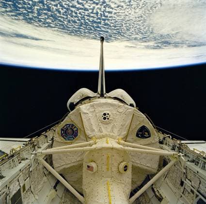 Launched on June 20, 1996, the STS-78 mission™s primary payload was the Life and Microgravity Spacelab (LMS), which was managed by the Marshall Space Flight Center (MSFC). During the 17 day space flight, the crew conducted a diverse slate of experiments divided into a mix of life science and microgravity investigations. In a manner very similar to future International Space Station operations, LMS researchers from the United States and their European counterparts shared resources such as crew time and equipment. Five space agencies (NASA USA, European Space Agency Europe (ESA), French Space Agency France, Canadian Space Agency Canada, and Italian Space Agency Italy) along with research scientists from 10 countries worked together on the Copyright: xpiemagsx piemagsspace-38109 !ACHTUNG AUFNAHMEDATUM GESCHÄTZT!