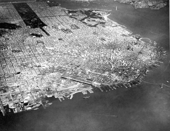 Navy Aerial of San Francisco, California (waterfront - China Basin) Note the beginings of the Golden Gate Bridge in the upper right and the Bay Bridge construction in the middle right of the image. Copyright: xpiemagsx piemagsspace-66896 !ACHTUNG AUFNAHMEDATUM GESCHÄTZT!