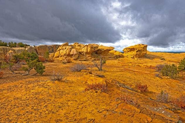 Sun Breaking Through the Clouds on a Colorful Sandstone Ridge, Sun Breaking Through the Clouds on a Colorful Sandstone Ridge in El Malpais National Monument in New Mexico, 01.05.2020 23:09:21, Copyright: xwildnerdpixx Panthermedia28384944.jpg