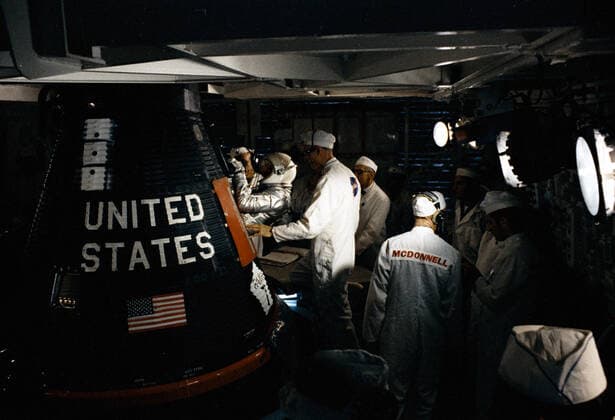 S63-09676-E (15 May 1963) --- Astronaut L. Gordon Cooper Jr., pilot of the Mercury-Atlas 9 (MA-9) Earth-orbital space mission, is assisted into his Faith 7 Mercury spacecraft during the prelaunch countdown. MA-9 was launched on May 15, 1963, and the flight lasted for 34 hours and 20 minutes. Copyright: xpiemagsx piemagsspace-115298 !ACHTUNG AUFNAHMEDATUM GESCHÄTZT!