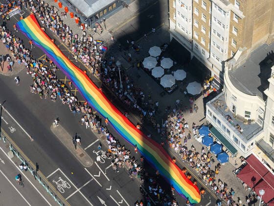 Bilder des Jahres 2022, News 08 August News Themen der Woche KW31 News Bilder des Tages After a three-year wait, Brighton Pride returns in all it s glory. Over two hundred and fity thousand people flocked to Brighton to celebrate. Here, from 240 metres above, photographer JJ Waller shot this picture from the i360 tourist attraction. Where: Brighton, England, United Kingdom When: 06 Aug 2022 Credit: JJ Waller Cover Images Copyright: xx 51855306 EDITORIAL USE ONLY. NOT FOR USE BY NEWSPAPERS BASED IN THE UK.