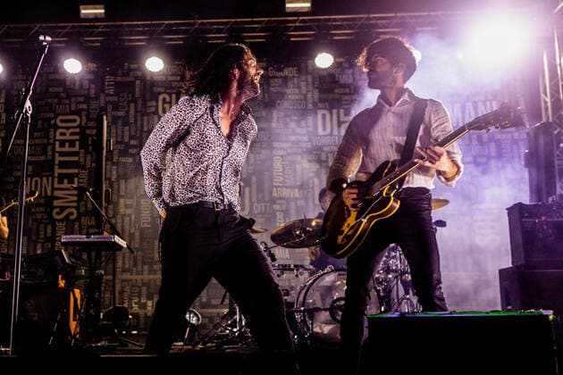 August 6, 2022, Montalto delle Marche, Italy: Aimone Romizi (L) and Alessandro Guercini (R) of Alternative Italian rock band Fast Animals and Slow Kids perform live in the concert. Montalto delle Marche Italy - ZUMAs197 20220806_zaa_s197_360 Copyright: xMairoxCinquettix
