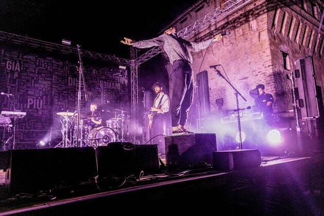 August 6, 2022, Montalto delle Marche, Italy: Aimone Romizi of Alternative Italian rock band Fast Animals and Slow Kids performs in the live concert. Montalto delle Marche Italy - ZUMAs197 20220806_zaa_s197_369 Copyright: xMairoxCinquettix