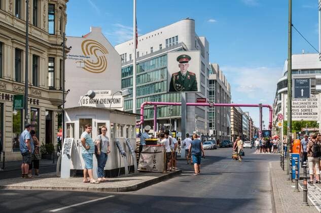  Checkpoint Charlie in Berlin, Germany, Berlin, Germany - May 28, 2017: Tourists on the street near the Checkpoint Charlie in Berlin. Checkpoint Charlie famous passage between the West and East Berlin during the Cold War., Berlin, Germany - May 28, 2017: Tourists on the street near the Checkpoint Charlie in Berlin. Checkpoint Charlie famous passage between the West and East Berlin during the Cold War., 20.07.2020, Copyright: xvale_tx Panthermedia28666790.jpg