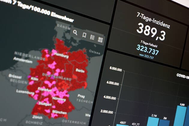 RKI dashboard, 7 day incidence is now 389.3 7 day incidence, RKI dashboard on a monitor on 08 08 2022 in Siegen Germany.