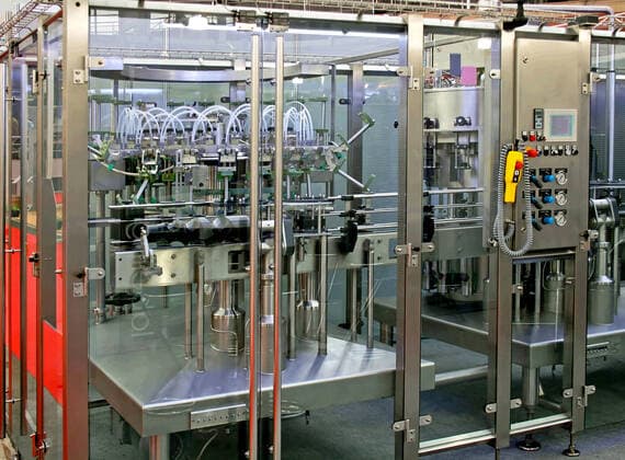 IMAGO Creative: Business, Inflation und Lieferketten New and shine automated packing process machine  Copyright: Baloncici 30268576