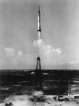 JSC2007-E-046477 (5 May 1961) --- Launching of the Mercury-Redstone 3 (MR-3) spacecraft from Cape Canaveral on a suborbital mission -- the first U.S. manned spaceflight. Original image number was 61-MR3-74. Copyright: xpiemagsx piemagsspace-159837 !ACHTUNG AUFNAHMEDATUM GESCHÄTZT!