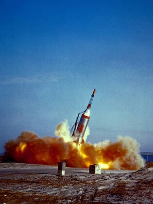 The launch of the Little Joe booster for the LJ1B mission on the launch pad from the wallops Flight Facility, Wallops Island, Virginia, on January 21, 1960. This mission achieved the suborbital Mercury capsule test, testing of the escape system, and biomedical tests by using a monkey, named Miss Sam. Copyright: xpiemagsx piemagsspace-160666 !ACHTUNG AUFNAHMEDATUM GESCHÄTZT!