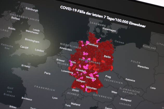 RKI dashboard, 7 day incidence is now 381.5 7 day incidence, RKI dashboard on a monitor on 09 08 2022 in Siegen Germany.