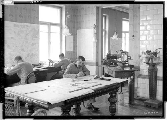 Mapping unit in Luck Drawing room; Russia; Volhynia; photographer: Kriegsvermessung 4. Copyright: xpiemagsx ausnl080421-1225 !ACHTUNG AUFNAHMEDATUM GESCHÄTZT!