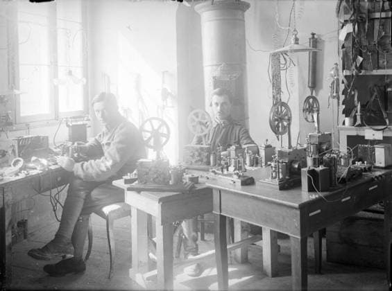 Mechanical workshop in Follina Telegraph exchange; Veneto, Treviso; photographer: Kriegsvermessung 13. Copyright: xpiemagsx ausnl080421-1239 !ACHTUNG AUFNAHMEDATUM GESCHÄTZT!