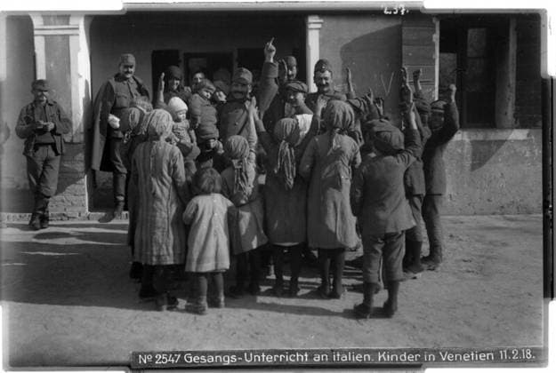 Singing lessons for Italian children Veneto; photographer: Kriegsvermessung 5. Copyright: xpiemagsx ausnl080421-1318 !ACHTUNG AUFNAHMEDATUM GESCHÄTZT!