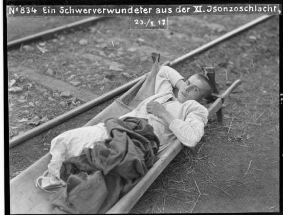 Seriously injured soldier from the 11th Battle of Isonzo Probably Haidenschaft, area behind the Isonzo front; photographer: Kriegsvermessung 5. Copyright: xpiemagsx ausnl080421-1359 !ACHTUNG AUFNAHMEDATUM GESCHÄTZT!