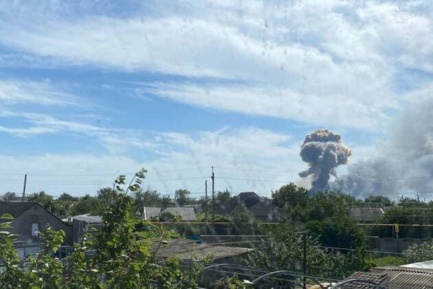 News Themen der Woche KW32 News Bilder des Tages CRIMEA, RUSSIA â€“ AUGUST 9, 2022: Smoke rises after an explosion in the village of Novofedorovka. The Saki air base used by the Russian Defence Ministry, including for naval aviation, is located near the village of Novofedorovka. Stringer TASS  TS13D68F