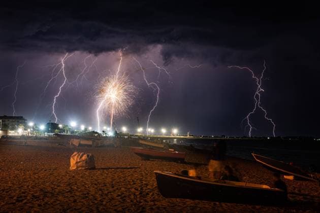Bilder des Jahres 2022, News 08 August News Themen der Woche KW32 Bad weather hits southern Italy and Calabria in particular, with lightning storms and torrential rains. A storm hit the Ionian coast of Calabria with frequent electrical discharges.  Copyright: xAlfonsoxDixVincenzox xipa-agencyx xKontrolabx