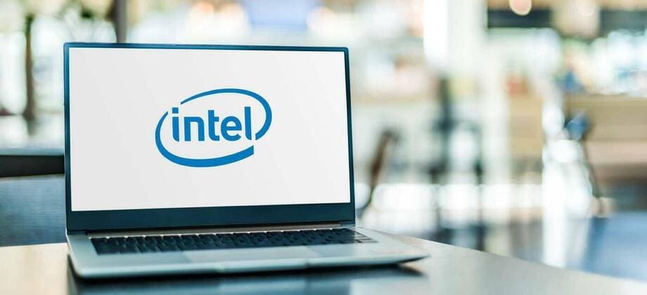 Laptop computer displaying logo of Intel, POZNAN, POL - SEP 23, 2020: Laptop computer displaying logo of Intel, an American multinational corporation and technology company headquartered in Santa Clara, California, POZNAN, POL - SEP 23, 2020: Laptop computer displaying logo of Intel, an American multinational corporation and technology company headquartered in Santa Clara, California, 25.10.2020, Copyright: xmonticellox Panthermedia28963170.jpg