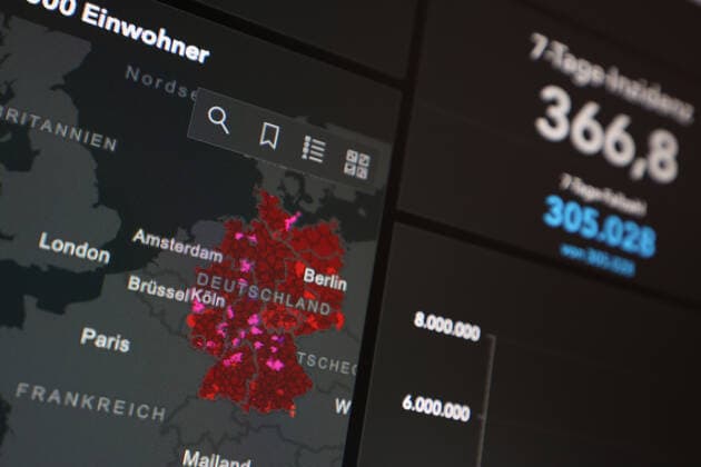 RKI dashboard, 7 day incidence is now 366.8 7 day incidence, RKI dashboard on a monitor on 10 08 2022 in Siegen Germany.