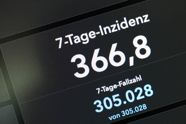 RKI dashboard, 7 day incidence is now 366.8 7 day incidence, RKI dashboard on a monitor on 10 08 2022 in Siegen Germany.