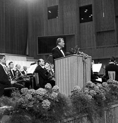 Spezial: Sender Freies Berlin Spezial: Sender Freies Berlin, Berlins Regierender Bürgermeister Willy Brandt bei seiner Rede zur Eröffnung Fernseh-Wettbewerb , Berlin, Deutschland 1964., Berlin Copyright: Kindermann UnitedArchivesKIN_7402000463