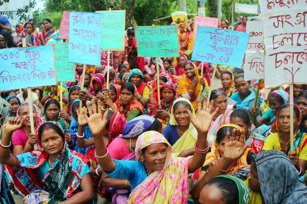 News Themen der Woche KW32 News Bilder des Tages August 10, 2022, Sylhet, Mexico City, Bangladesh: August 10, 2022, Sylhet, Bangladesh: Tea plantation workers of Bangladesh take part during a demonstartion on the road demanding a daily wage of Tk 300. At present, each worker is getting a wage of 120 taka for working 8 hours a day. on August 10, 2022, Sylhet, Bangladesh. Sylhet Bangladesh - ZUMAe321 20220810_zia_e321_017 Copyright: xHxMxShahidulxIslam xEyepixxGroupx