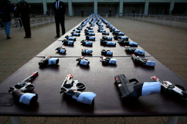 News Themen der Woche KW32 News Bilder des Tages Santiago, 10 agosto 2022. Armas incautadas son mostradas en la escuela de Carabineros. Marcelo Hernandez Aton Chile, SANTIAGO Chile Aton_630339 *** Santiago, August 10, 2022 Seized weapons are displayed at the Carabineros school Marcelo Hernandez Aton Chile, SANTIAGO Chile Aton 630339  Copyright: MARCELOxHERNANDEZ ATONxCHILE
