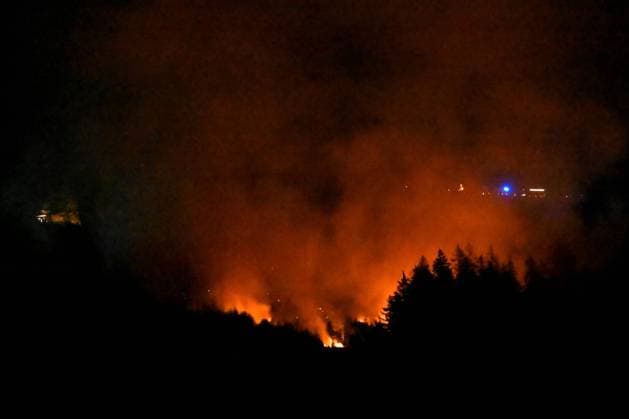 News Bilder des Tages Attendorn, Waldgebiet, 10.08.22, Waldbrand in Attendorn Bild: Waldbrand in Attendorn Nordrhein-Westfalen Deutschland *** Attendorn, forest area, 10 08 22, forest fire in Attendorn picture forest fire in Attendorn North Rhine Westphalia Germany