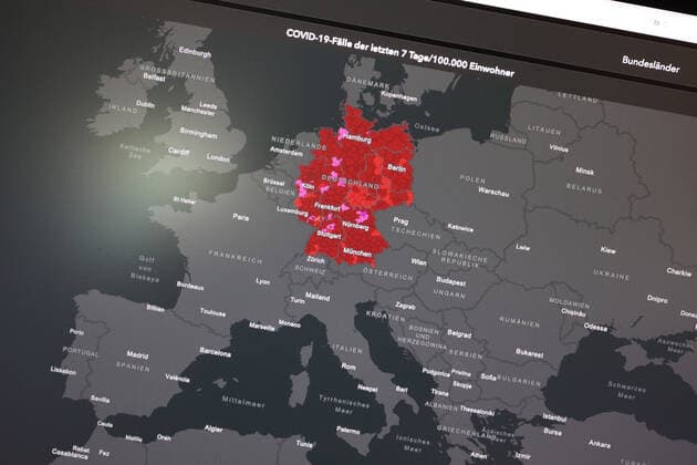 RKI dashboard, 7 day incidence is now 354.5 7 day incidence, RKI dashboard on a monitor on 11 08 2022 in Siegen Germany.