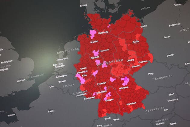 RKI dashboard, 7 day incidence is now 354.5 7 day incidence, RKI dashboard on a monitor on 11 08 2022 in Siegen Germany.
