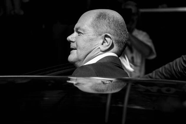 Bundeskanzler Olaf Scholz verlaesst die Bundespressekonferenz nach der Sommerpressekonferenz in Berlin am 11. August 2022. Sommerpressekonferenz des Bundeskanzlers *** German Chancellor Olaf Scholz leaves the Federal Press Conference after the summer press conference in Berlin on August 11, 2022 Summer press conference of the German Chancellor