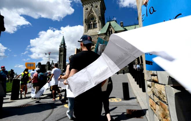 August 11, 2022, Ottawa, ON, CAN: Scientists and researchers hold a petition with over 7,100 signatures calling on the federal government to increase funding for graduate and post-doctoral scholars, during the öÄuSupport Our ScienceöÄÃ¹ rally on Parliament Hill in Ottawa, on Thursday, Aug. 11, 2022. Ottawa CAN  - ZUMAc35_ 20220811_zaf_c35_042 Copyright: xJustinxTangx