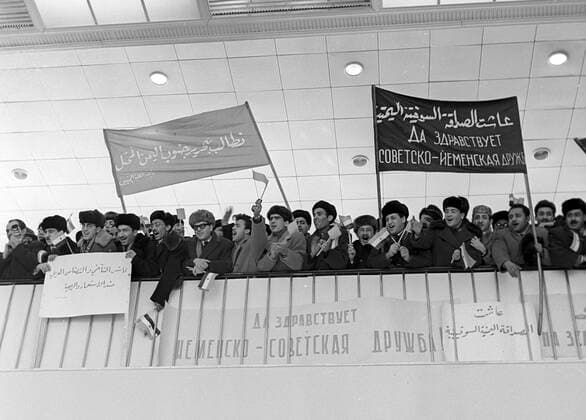 Archivbilder der Woche KW32 Students from Yemen at the airport 579752 18.03.1964 Students from Yemen at the airport greeting president of Yemen, Abdullah as-Sallal, who arrived to the USSR with an official visit, Vasily Sputnik Moscow region Russia  Copyright: xVasilyx