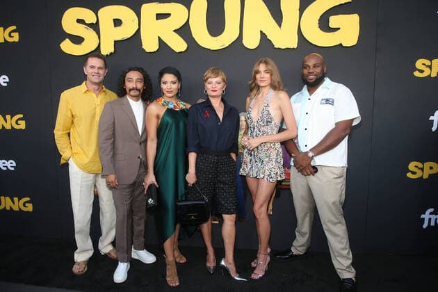 Bilder des Jahres 2022, Entertainment 08 August Entertainment Themen der Woche KW32 Entertainment Bilder des Tages LOS ANGELE, CA - AUGUST 14: Garret Dillahunt, Phillip Garcia, Martha Plimpton, Clare Gillies and James Earl at the red carpet premiere of Amazon Freevee s Sprung at the Hollywood Forever Cemetery in Los Angeles, California on August 14, 2022. Copyright: xFayexSadoux