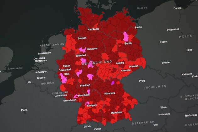 RKI dashboard, 7 day incidence is now 317.8 7 day incidence, RKI dashboard on a monitor on 15 08 2022 in Siegen Germany.