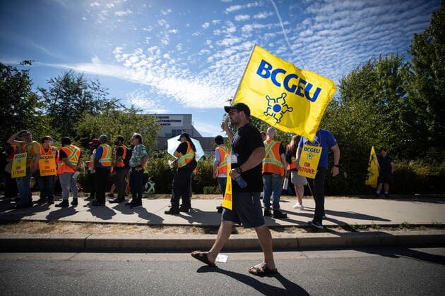 August 15, 2022, DELTA, BC, CANADA: Members of the British Columbia General Employees Union picket outside a B.C. Liquor Distribution Branch facility, in Delta, B.C., on Monday, August 15, 2022. The BCGEU, which represents approximately 33,000 public-service workers across B.C., issued strike notice last Friday. DELTA CANADA - ZUMAc35_ 20220815_zaf_c35_057 Copyright: xDarrylxDyckx