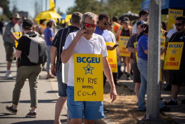 August 15, 2022, DELTA, BC, CANADA: Members of the British Columbia General Employees Union picket outside a B.C. Liquor Distribution Branch facility, in Delta, B.C., on Monday, August 15, 2022. The BCGEU, which represents approximately 33,000 public-service workers across B.C., issued strike notice last Friday. DELTA CANADA - ZUMAc35_ 20220815_zaf_c35_062 Copyright: xDarrylxDyckx