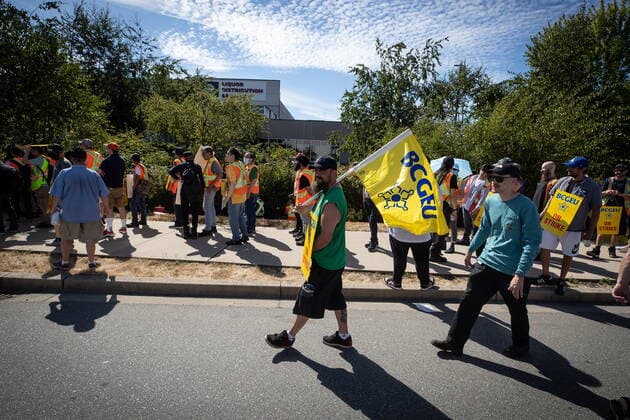August 15, 2022, DELTA, BC, CANADA: Members of the British Columbia General Employees Union picket outside a B.C. Liquor Distribution Branch facility, in Delta, B.C., on Monday, August 15, 2022. The BCGEU, which represents approximately 33,000 public-service workers across B.C., issued strike notice last Friday. DELTA CANADA - ZUMAc35_ 20220815_zaf_c35_065 Copyright: xDarrylxDyckx