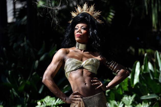 Bilder des Jahres 2022, Entertainment 08 August Entertainment Themen der Woche KW33 Entertainment Bilder des Tages SYDNEY FRINGE FESTIVAL, **RE-TRANMISSION OF IMAGE ID: 20220816001690515580 TO CORRECT TITLE AND NAME** Poof Doof Drag Brunch?s Hollywould Star poses for a photograph at the media call for the Sydney Fringe Festival 2022 ?Runaway Gardens Festival? program at the Magic Mirrors Spiegeltent in Sydney, Tuesday, August 16, 2022. ( NO ARCHIVING, EDITORIAL USE ONLY, NO USE IN BOOKS WITHOUT CONSENT SYDNEY NSW AUSTRALIA  Copyright: xBIANCAxDExMARCHIx 20220816001690517349