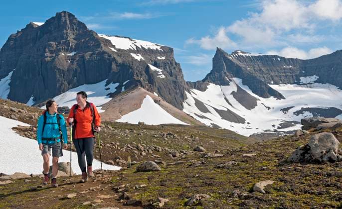 Hiking in the remote eastern fjords of Iceland Borgarfjörður Eystri, Iceland CR_THHE220809C-1025621-01 ,model released, Symbolfoto