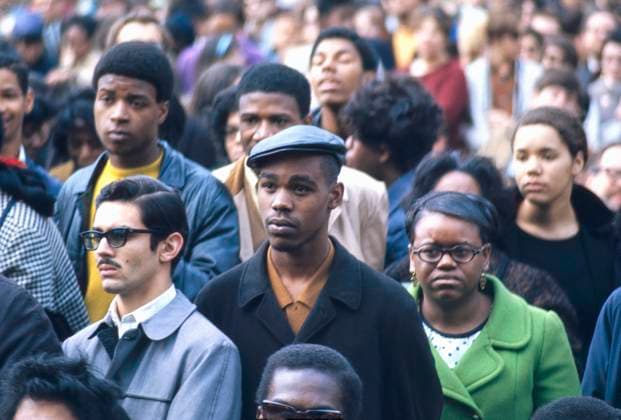 IMAGO History, U.S. Bürgerrechtsbewegung: 1954-1968 Crowd during protest against killing of Dr. Martin Luther King, Jr., Central Park, New York City, New York, USA, Bernard Gotfryd, April 5, 1968  Copyright: xCircaxImagesx ghi-circa11179