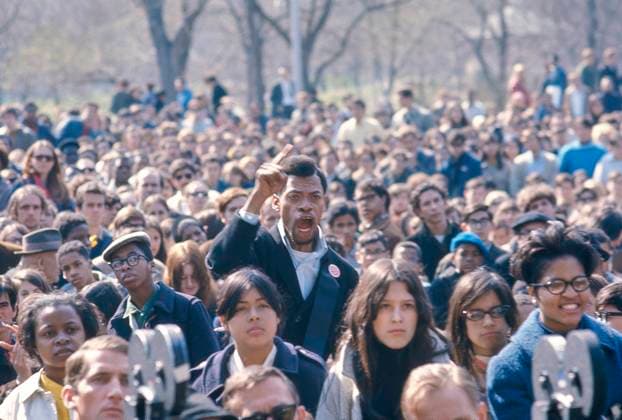IMAGO History, U.S. Bürgerrechtsbewegung: 1954-1968 Crowd during protest against killing of Dr. Martin Luther King, Jr., Central Park, New York City, New York, USA, Bernard Gotfryd, April 5, 1968  Copyright: xCircaxImagesx ghi-circa11180
