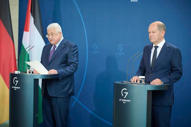 Bilder des Jahres 2022, News 08 August News Themen der Woche KW33 News Bilder des Tages Olaf Scholz trifft Mahmoud Abbas in Berlin Bundeskanzler Olaf Scholz (SPD) und Mahmoud Abbas (Präsidenten der Palästinensischen Autonomiebehörde) während der gemeinsamen Pressekonferenz am 16.08.2022 im Bundeskanzleramt in Berlin. Berlin Bundeskanzleramt Berlin Deutschland *** Olaf Scholz meets Mahmoud Abbas in Berlin German Chancellor Olaf Scholz SPD and Mahmoud Abbas President of the Palestinian Authority during the joint press conference on 16 08 2022 at the Federal Chancellery in Berlin Berlin Federal Chancellery Berlin Germany