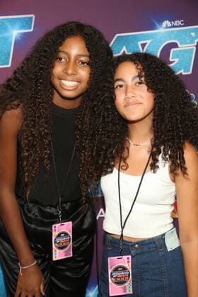 PASADENA, CA - AUGUST 16: Lou Sulola Samuel and Stella Luna Pompeo Ivery at AmericaÕs Got Talent Season 17 Live Show red carpet at the Sheraton Pasadena Hotel on August 16, 2022 in Pasadena, California. Copyright: xFayexSadoux