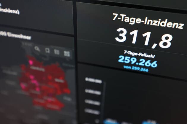 RKI dashboard, 7 day incidence is now 311.8 7 day incidence, RKI dashboard on a monitor on 17 08 2022 in Siegen Germany.