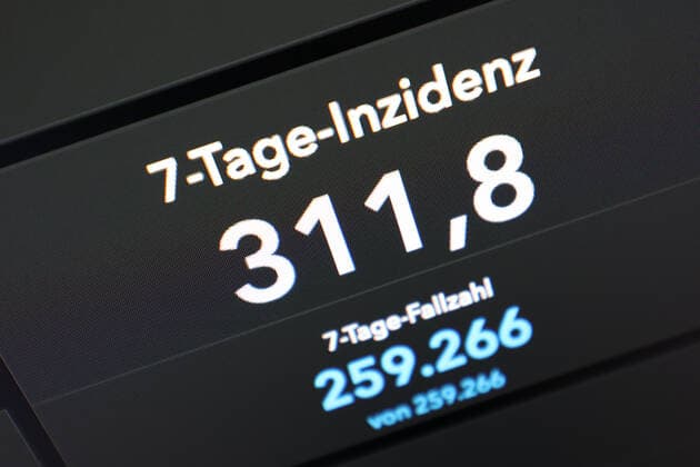 RKI dashboard, 7 day incidence is now 311.8 7 day incidence, RKI dashboard on a monitor on 17 08 2022 in Siegen Germany.