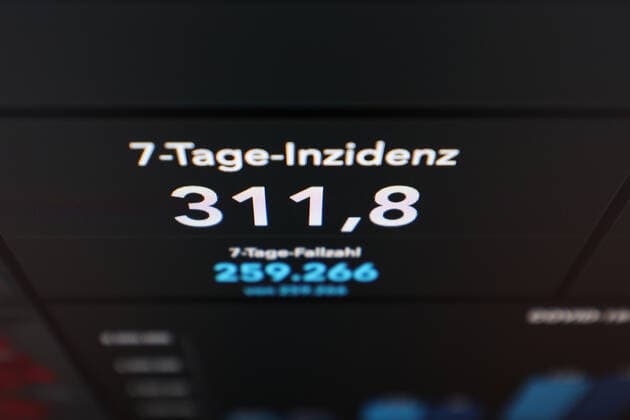 RKI dashboard, 7 day incidence is now 311.8 7 day incidence, RKI dashboard on a monitor on 17 08 2022 in Siegen Germany.