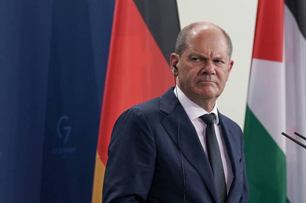 News Themen der Woche KW33 News Bilder des Tages Berlin, Deutschland 16. August 2022: Pressekonferenz BK Scholz und Praesident der Palaestinensischen Autonomiebehoerde- Mahmoud Abbas - 16.08.2022 Im Bild: Kritischer Blick von Bundeskanzler Olaf Scholz (SPD) Bundeskanzleramt Berlin *** Berlin, Germany 16 August 2022 Press conference BK Scholz and President of the Palestinian Authority Mahmoud Abbas 16 08 2022 In the picture Critical view of Chancellor Olaf Scholz SPD Federal Chancellery Berlin Copyright: xFotostandx xReuhlx